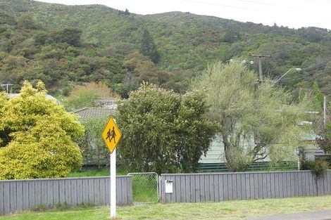 Photo of property in 136 Waikawa Road, Picton, 7220