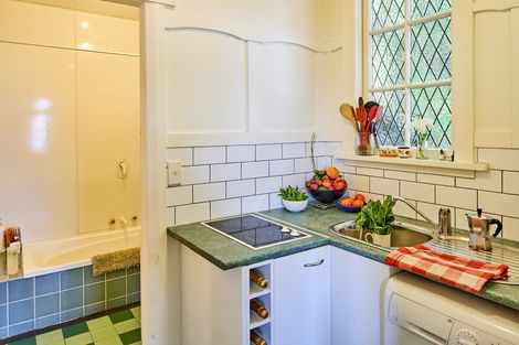 Photo of property in 296 Oriental Parade, Oriental Bay, Wellington, 6011