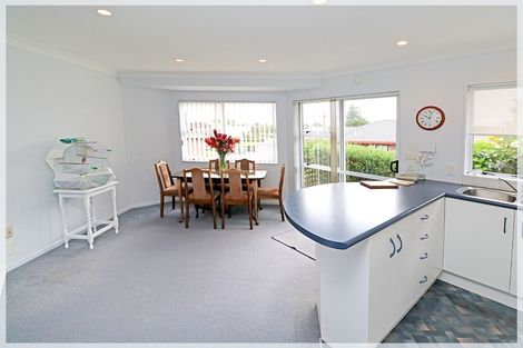 Photo of property in 2 Meretini Place, Foxton, 4814