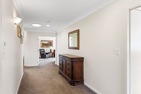 Photo of property in 2 Rosebank Grove, Waikanae, 5036