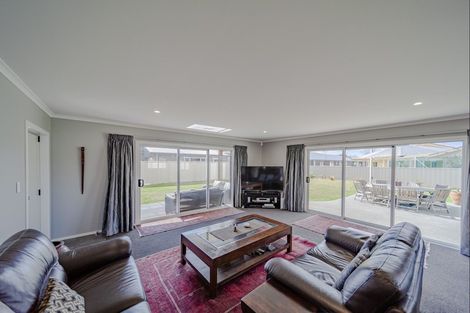 Photo of property in 18 Belgrove Place, Waipukurau, 4200