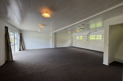 Photo of property in 10 Ciprian Place, Henderson, Auckland, 0612