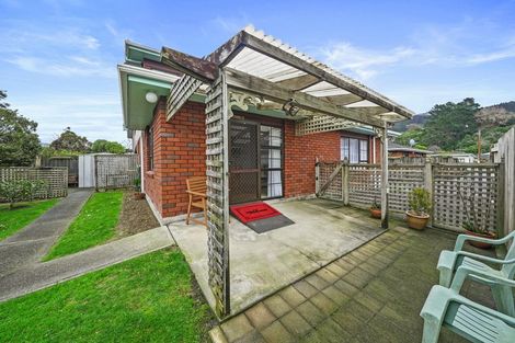 Photo of property in 98 Oxford Street, Tawa, Wellington, 5028