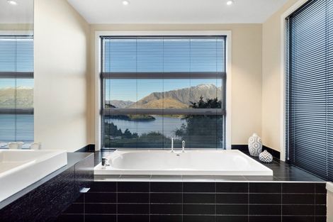 Photo of property in 6 Lordens Place, Fernhill, Queenstown, 9300
