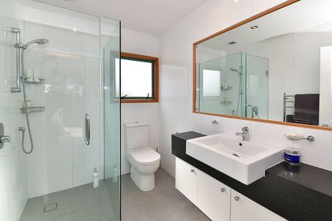 Photo of property in 21 Beach Road, Manly, Whangaparaoa, 0930