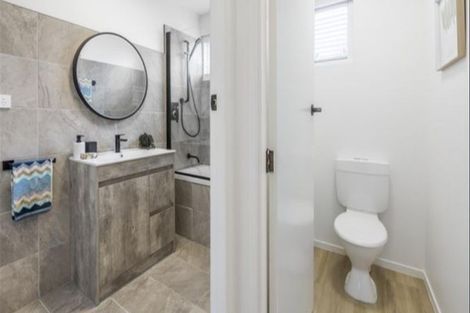 Photo of property in 4/24 Dawnhaven Drive, Te Atatu Peninsula, Auckland, 0610