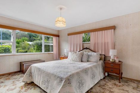 Photo of property in 84 Newlands Road, Newlands, Wellington, 6037