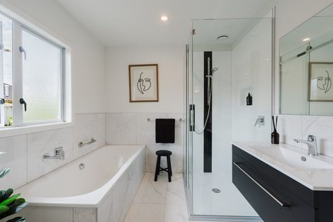 Photo of property in 92 Saint James Drive, Huntington, Hamilton, 3210