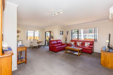 Photo of property in 5 Beaufort Close, Kingsley Heights, Upper Hutt, 5018