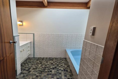 Photo of property in 39 Lucknow Terrace, Khandallah, Wellington, 6035