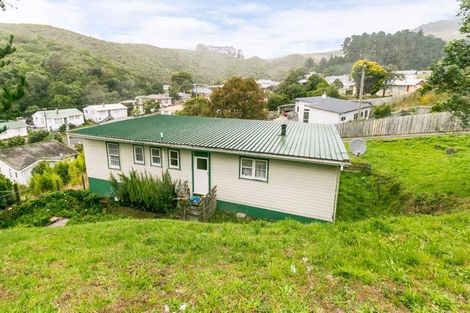 Photo of property in 36 Cardiff Crescent, Cannons Creek, Porirua, 5024
