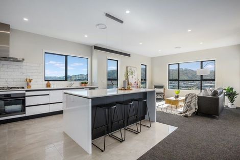 Photo of property in 4 Omaka Place, Aotea, Porirua, 5024