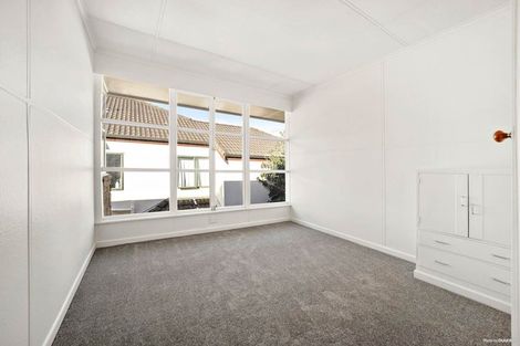 Photo of property in 1/51 Forrest Hill Road, Milford, Auckland, 0620