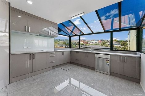 Photo of property in 18 Pistachio Place, Goodwood Heights, Auckland, 2105