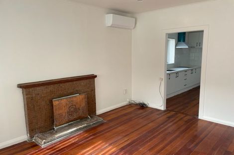 Photo of property in 1/22 Cliff View Drive, Green Bay, Auckland, 0604