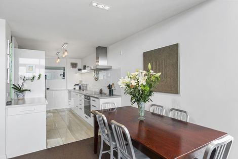 Photo of property in Portal Apartments, 8d/42 Cable Street, Te Aro, Wellington, 6011