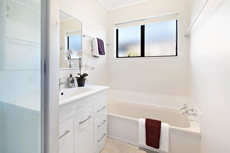 Photo of property in 2/27 Cromdale Avenue, Highland Park, Auckland, 2010