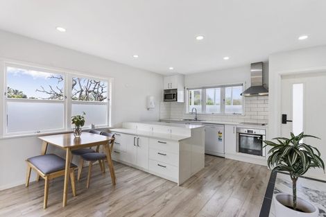 Photo of property in 692 East Coast Road, Pinehill, Auckland, 0632