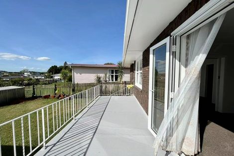 Photo of property in 12 Keats Place, Blockhouse Bay, Auckland, 0600