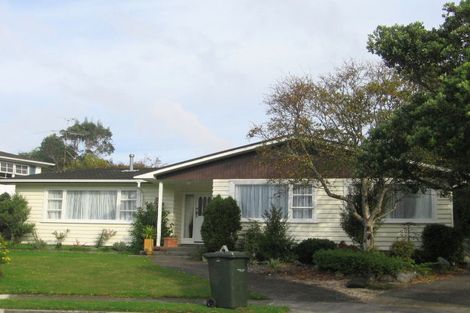 Photo of property in 17 Somerville Terrace, Tawa, Wellington, 5028