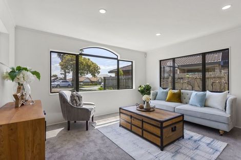 Photo of property in 36 Lorikeet Place, Unsworth Heights, Auckland, 0632