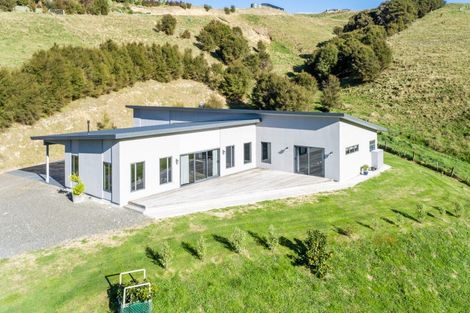Photo of property in 16 Seafield Road, Eskdale, Napier, 4182
