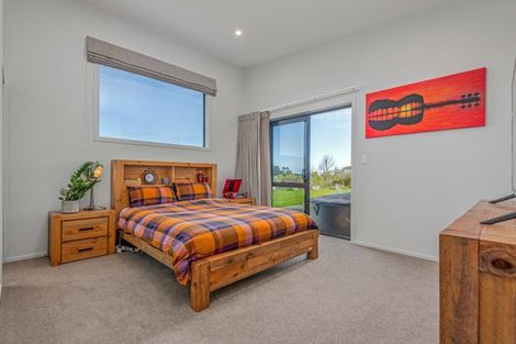 Photo of property in 49 Johnstone Drive, Fitzherbert, Palmerston North, 4410