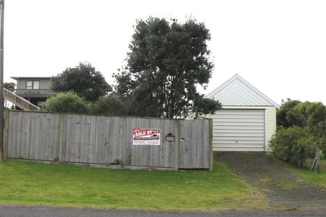 Photo of property in 132 Ocean Beach Road, Tairua, 3508
