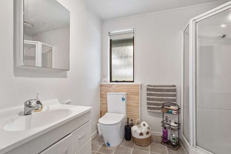 Photo of property in 70 Racecourse Road, Waiuku, 2123