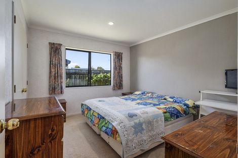 Photo of property in 34 Greenwood Place, Fitzherbert, Palmerston North, 4410