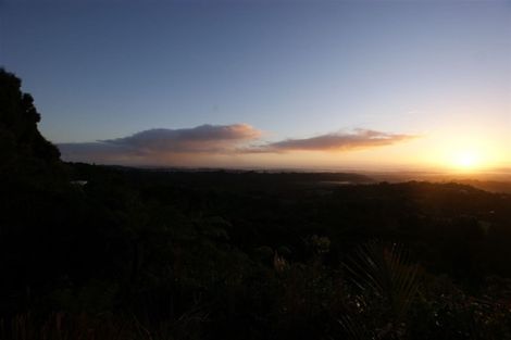 Photo of property in 850 West Coast Road, Waiatarua, Auckland, 0604