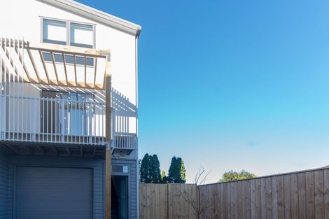 Photo of property in 8/2 Moor Avenue, Te Atatu Peninsula, Auckland, 0610