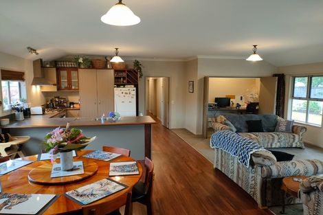 Photo of property in 1b Wellington Street, Feilding, 4702