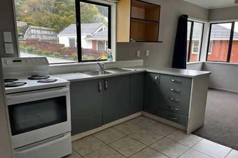 Photo of property in 76a Newlands Road, Newlands, Wellington, 6037