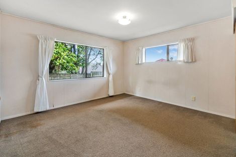 Photo of property in 3/2 Channing Crescent, Botany Downs, Auckland, 2010