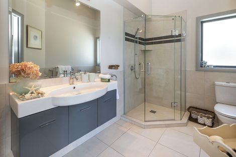 Photo of property in 74 Compass Way, Half Moon Bay, Auckland, 2012