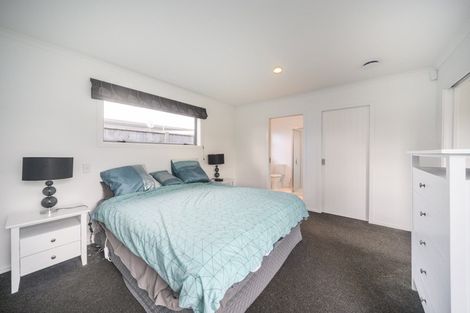 Photo of property in 17 Lorenzo Place, Kelvin Grove, Palmerston North, 4414