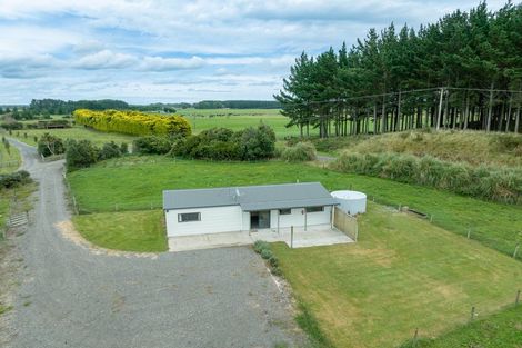 Photo of property in 1155a Parewanui Road, Parewanui, Bulls, 4894