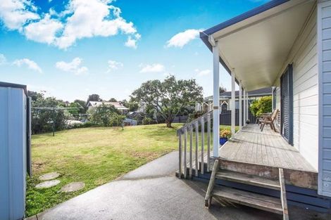 Photo of property in 17 Beatrix Street, Avondale, Auckland, 1026