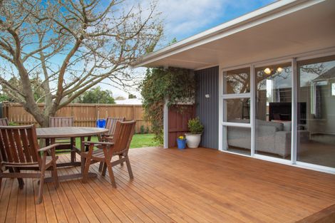 Photo of property in 127 Northcote Road, Northcote, Christchurch, 8052