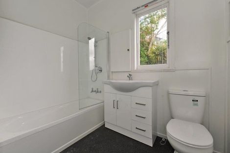 Photo of property in 11 Northland Road, Northland, Wellington, 6012