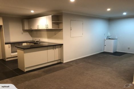 Photo of property in 44 Namsan Close, Fairview Heights, Auckland, 0632