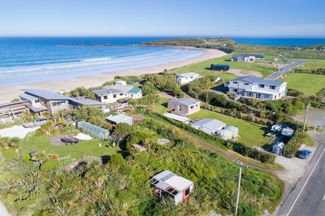 Photo of property in 523 Waikawa-curio Bay Road, Curio Bay, Tokanui, 9884