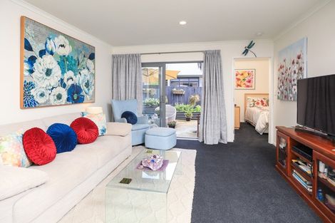 Photo of property in 2/4 Ross View Terrace, Dinsdale, Hamilton, 3204