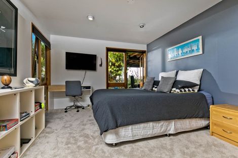 Photo of property in 8 Hyde Road, Rothesay Bay, Auckland, 0630