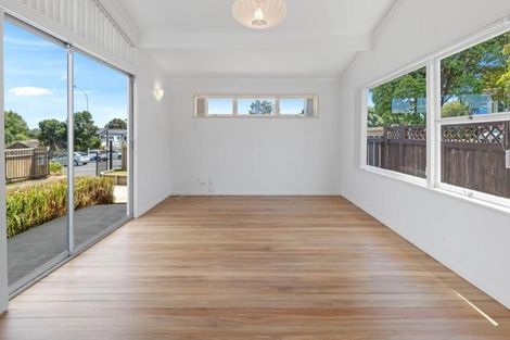 Photo of property in 355 Pakuranga Road, Pakuranga Heights, Auckland, 2010