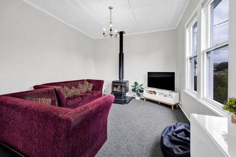 Photo of property in 5 Disraeli Street, Hawera, 4610