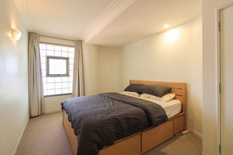 Photo of property in 2/226 Oriental Parade, Oriental Bay, Wellington, 6011