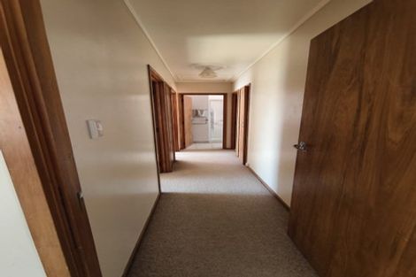 Photo of property in 1/15 Woodall Place, Totara Vale, Auckland, 0627