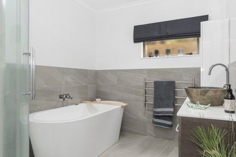 Photo of property in 52 Little John Drive, Bellevue, Tauranga, 3110